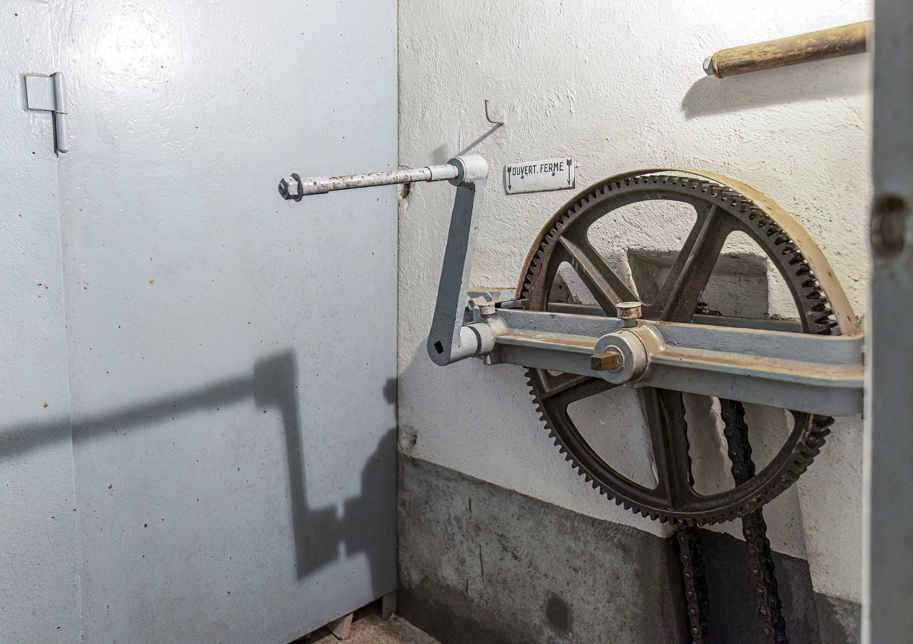 Ligne Maginot - GALGENBERG - A15 - (Ouvrage d'artillerie) - Entrée munitions
Le dispositif de manoeuvre du pont escamotable de l'entrée - David Palmer