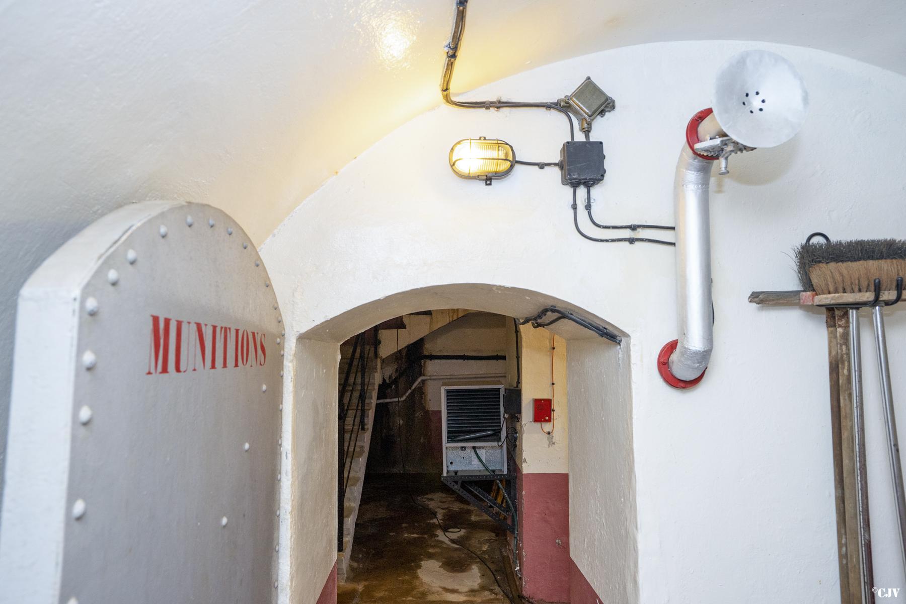 Ligne Maginot - SCHOENENBOURG - (Ouvrage d'artillerie) - Bloc 1
Local pour le stockage des munitions - Lia VERMEULEN