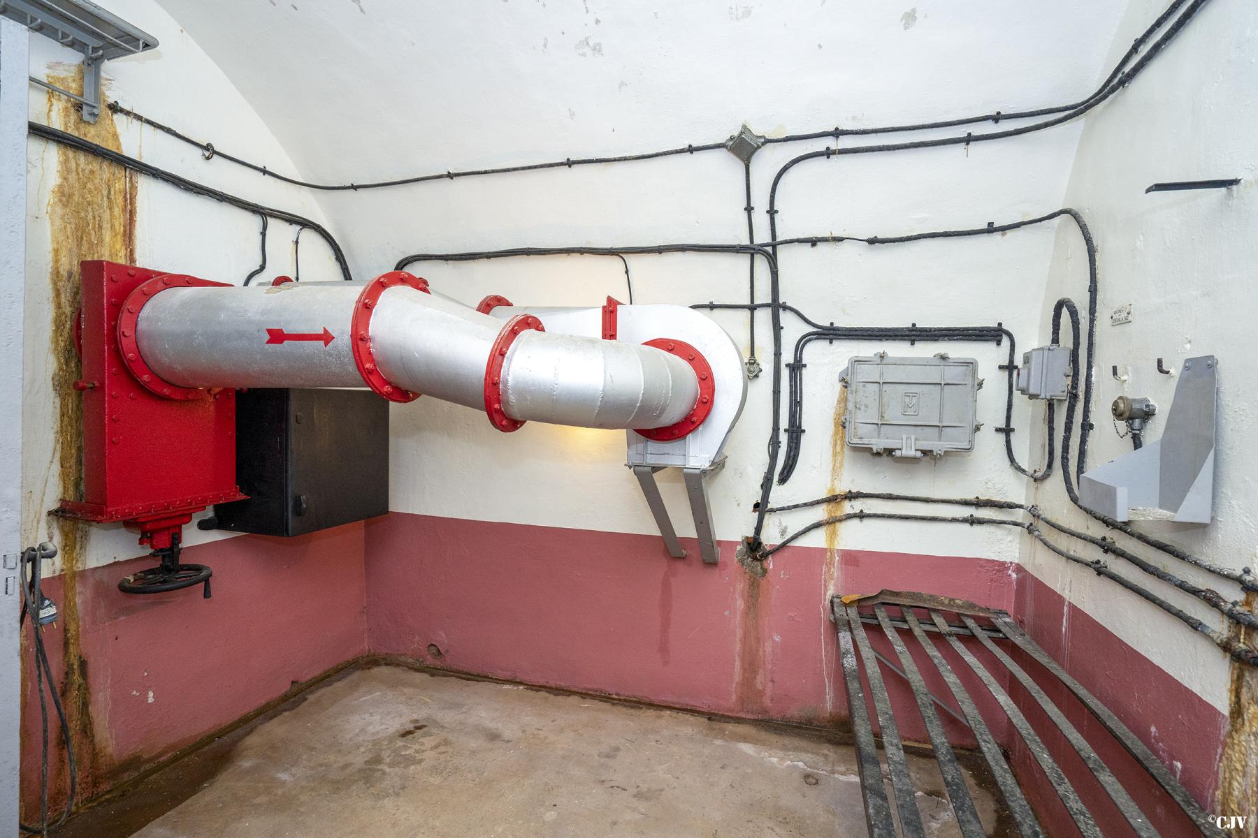 Ligne Maginot - SCHOENENBOURG - (Ouvrage d'artillerie) - Bloc 1
Local technique - Lia VERMEULEN