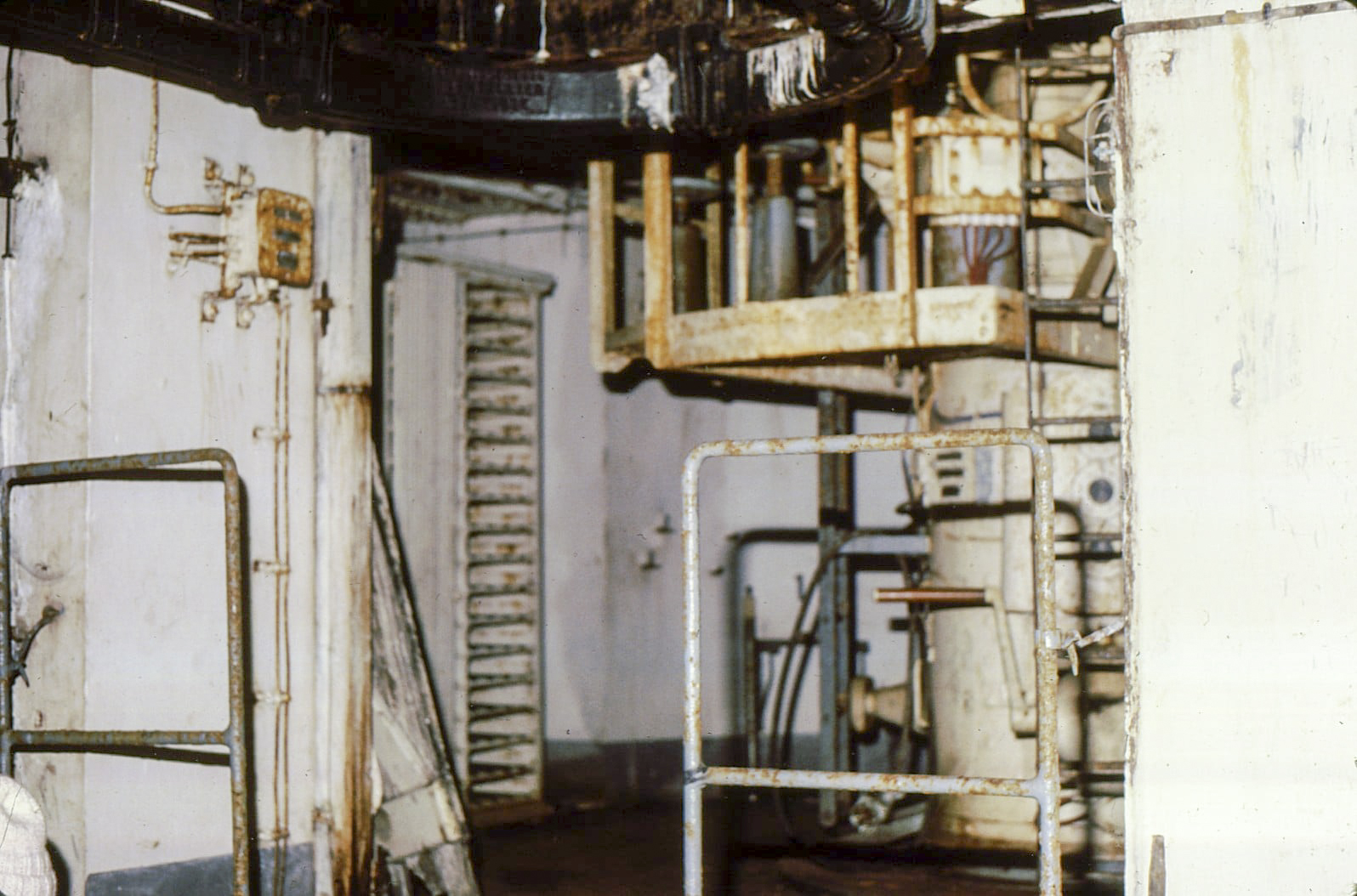 Ligne Maginot - SCHOENENBOURG - (Ouvrage d'artillerie) - L'étage intermédiaire d'une tourelle de 75 (B3 ?) en 1979