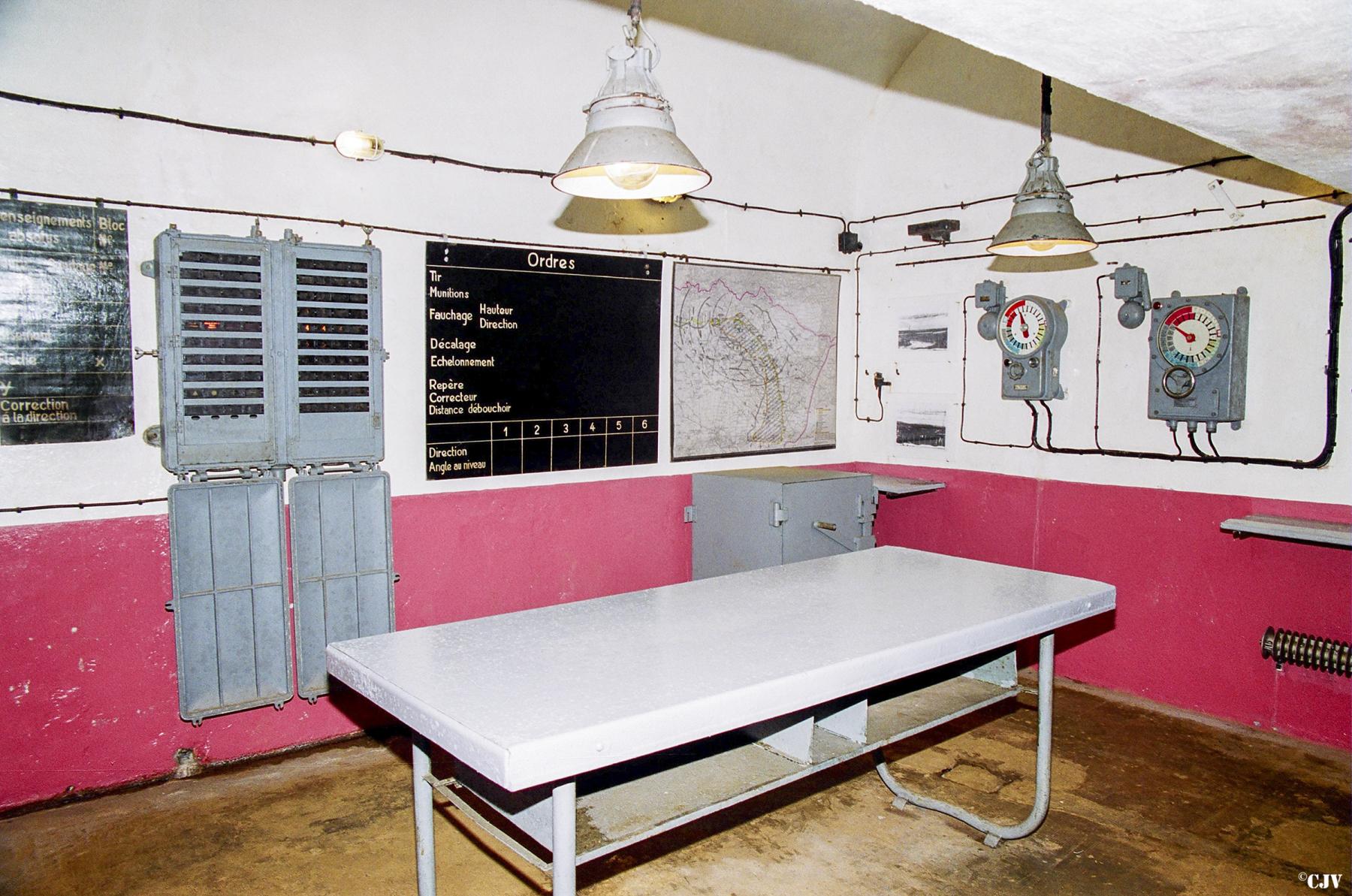 Ligne Maginot - SCHOENENBOURG - (Ouvrage d'artillerie) - Bloc 3
Le PC du bloc - Lia VERMEULEN
