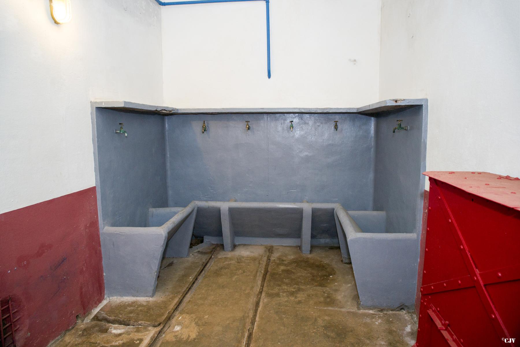 Ligne Maginot - SCHOENENBOURG - (Ouvrage d'artillerie) - Bloc 3
Lavabo - Lia VERMEULEN