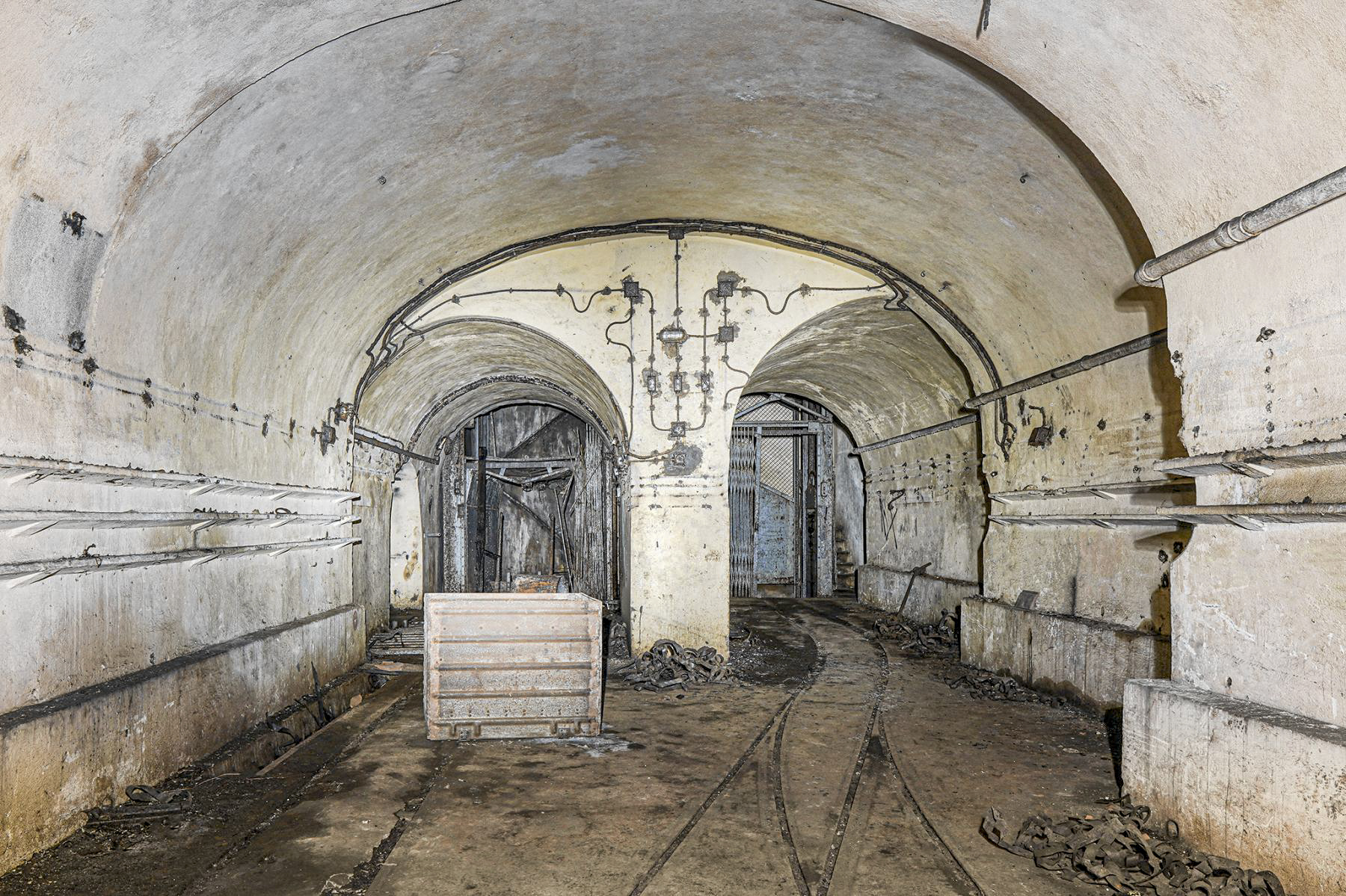 Ligne Maginot - BREHAIN - A6 - (Ouvrage d'artillerie) - Gare en bas de l'entrée munitions
Les monte-charges - David Palmer