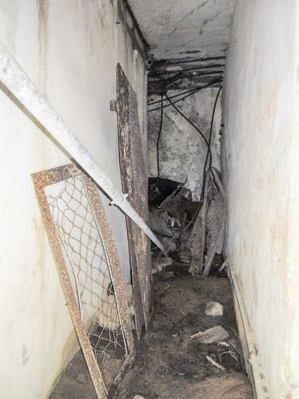 Ligne Maginot - DRACHENBRONN NORD OUEST - (Casemate d'infanterie) - Couloir vers la galerie reliant les deux casemates - Gregory Fuchs