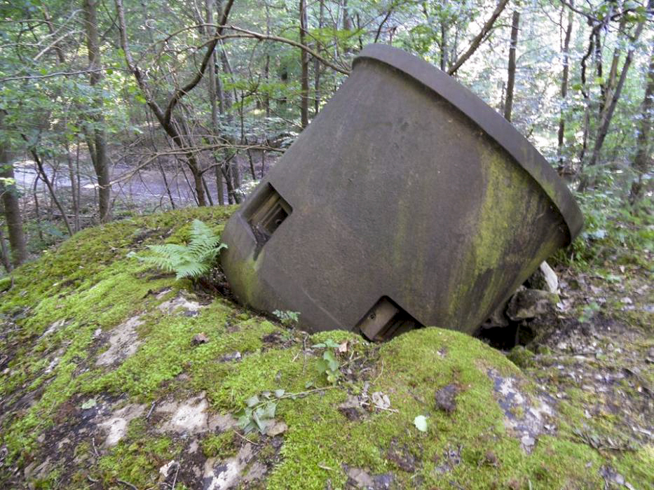 Ligne Maginot - DRACHENBRONN Nord Ouest ( Casemate d'infanterie ) - La cloche GFM arrachée de son cuvelage par l'explosion allemande - BOUCHOUCHA Eric