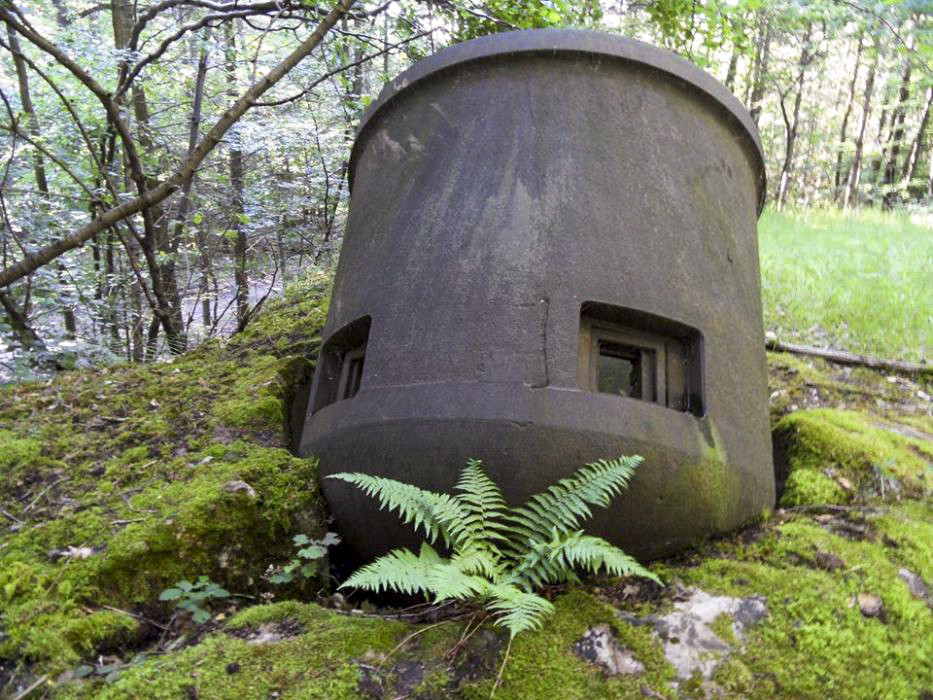 Ligne Maginot - DRACHENBRONN Nord Ouest ( Casemate d'infanterie ) - La cloche GFM arrachée de son cuvelage par l'explosion allemande - BOUCHOUCHA Eric