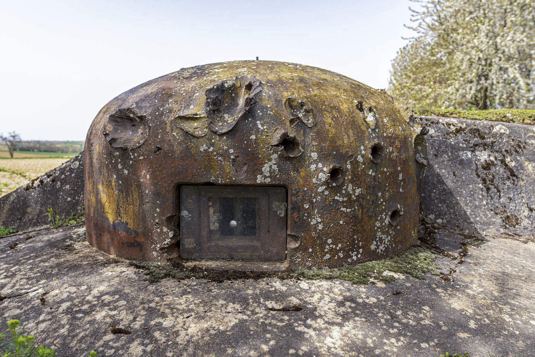 Ligne Maginot - ASCHBACH EST - O2 - (Casemate d'infanterie - Double) - La cloche GFM sud-est marquée par les PAK allemands - David Palmer