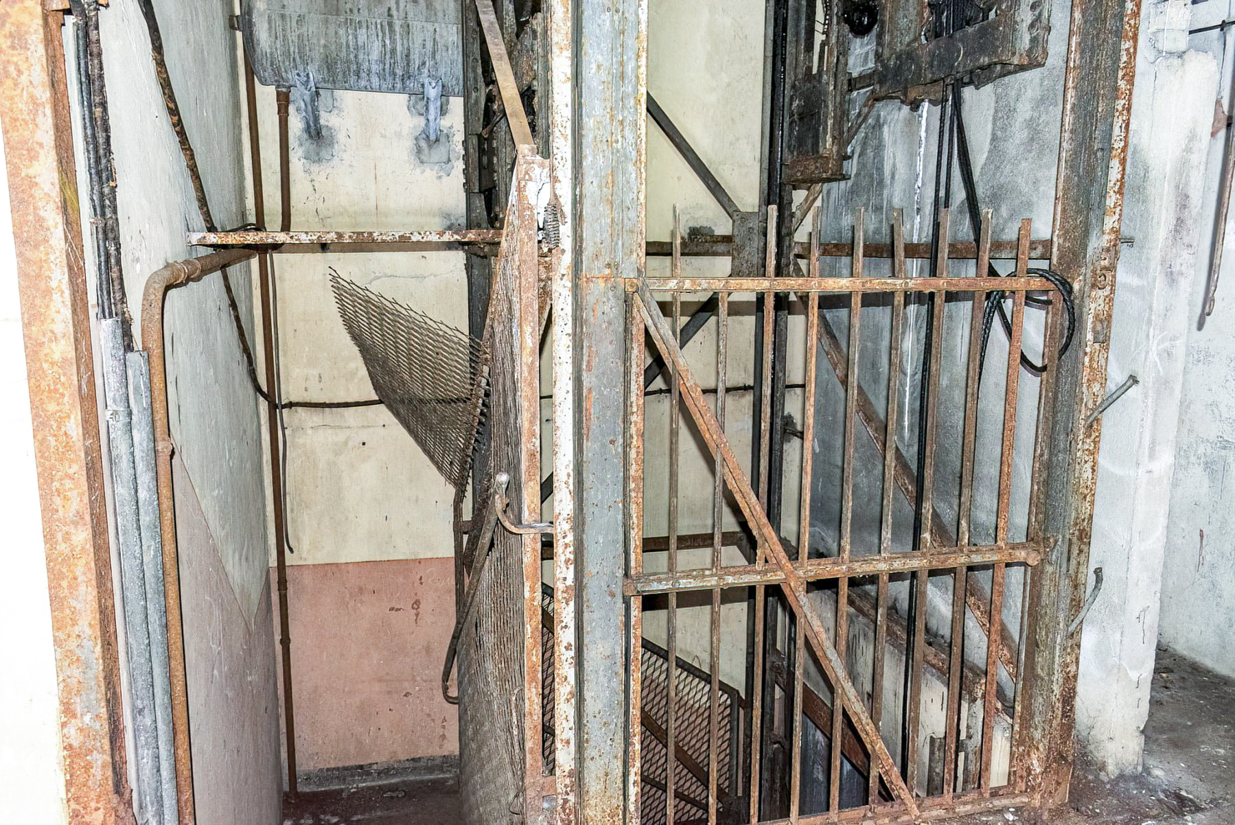 Ligne Maginot - METRICH - A17 - (Ouvrage d'artillerie) - Bloc 8
Monte charge - David Palmer