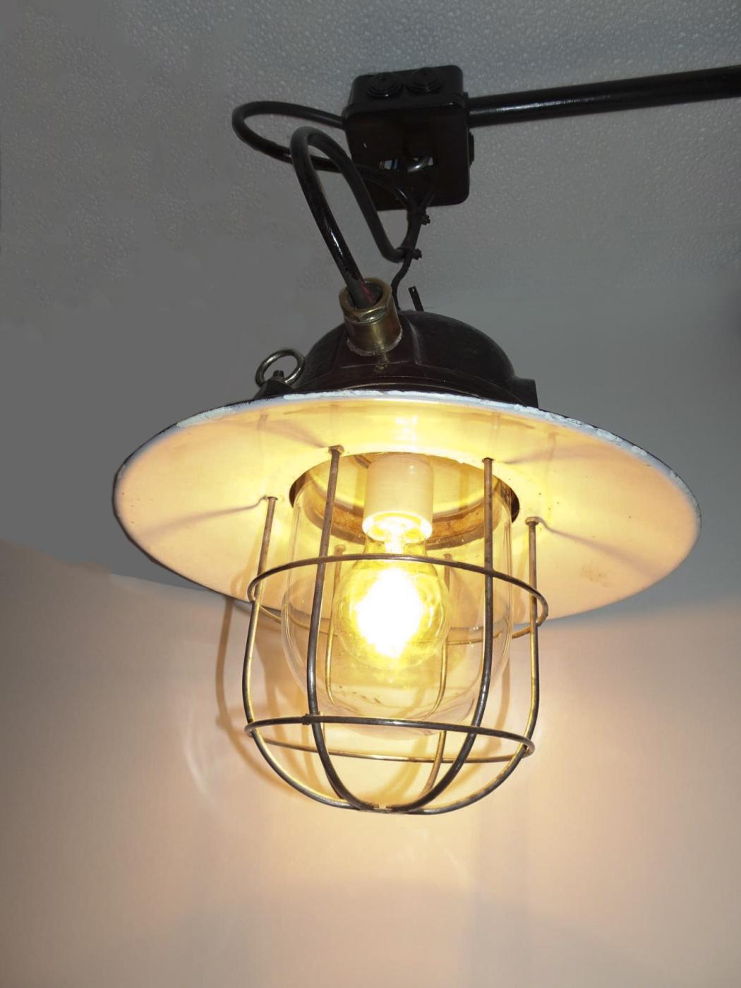 Ligne Maginot - L'éclairage dans la fortification Maginot (éclairage) - Lampe Renforcée
Écrous anneaux