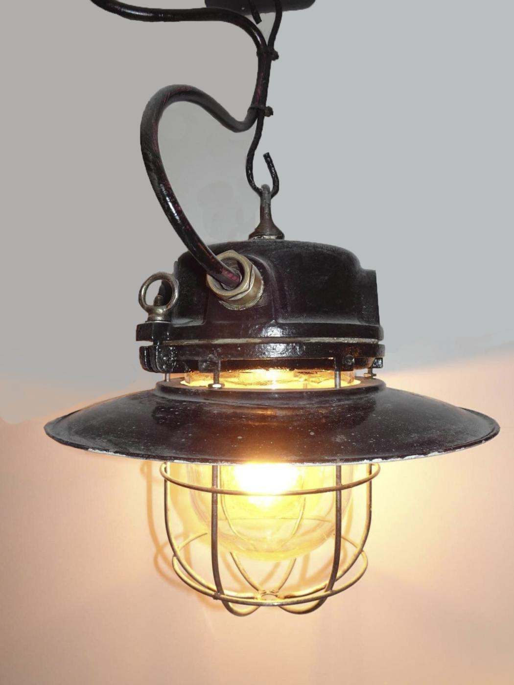 Ligne Maginot - L'éclairage dans la fortification Maginot (éclairage) - Lampe Renforcée
Écrous papillon