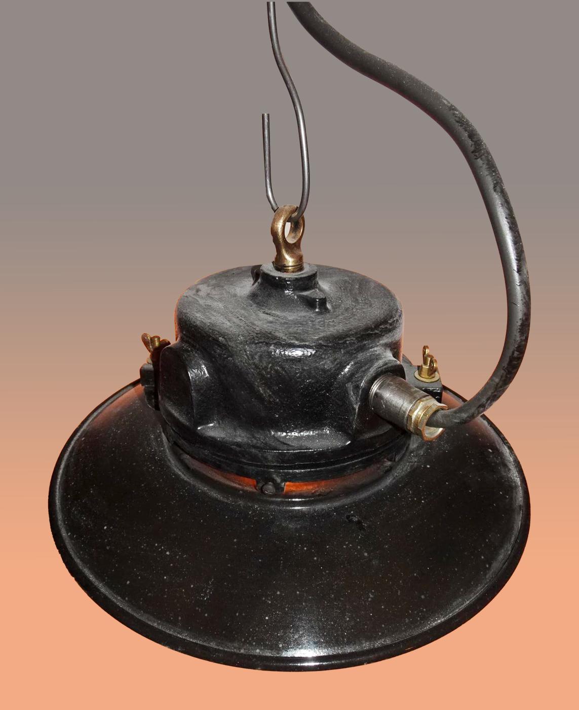 Ligne Maginot - L'éclairage dans la fortification Maginot (éclairage) - Lampe Renforcée
Écrous papillon