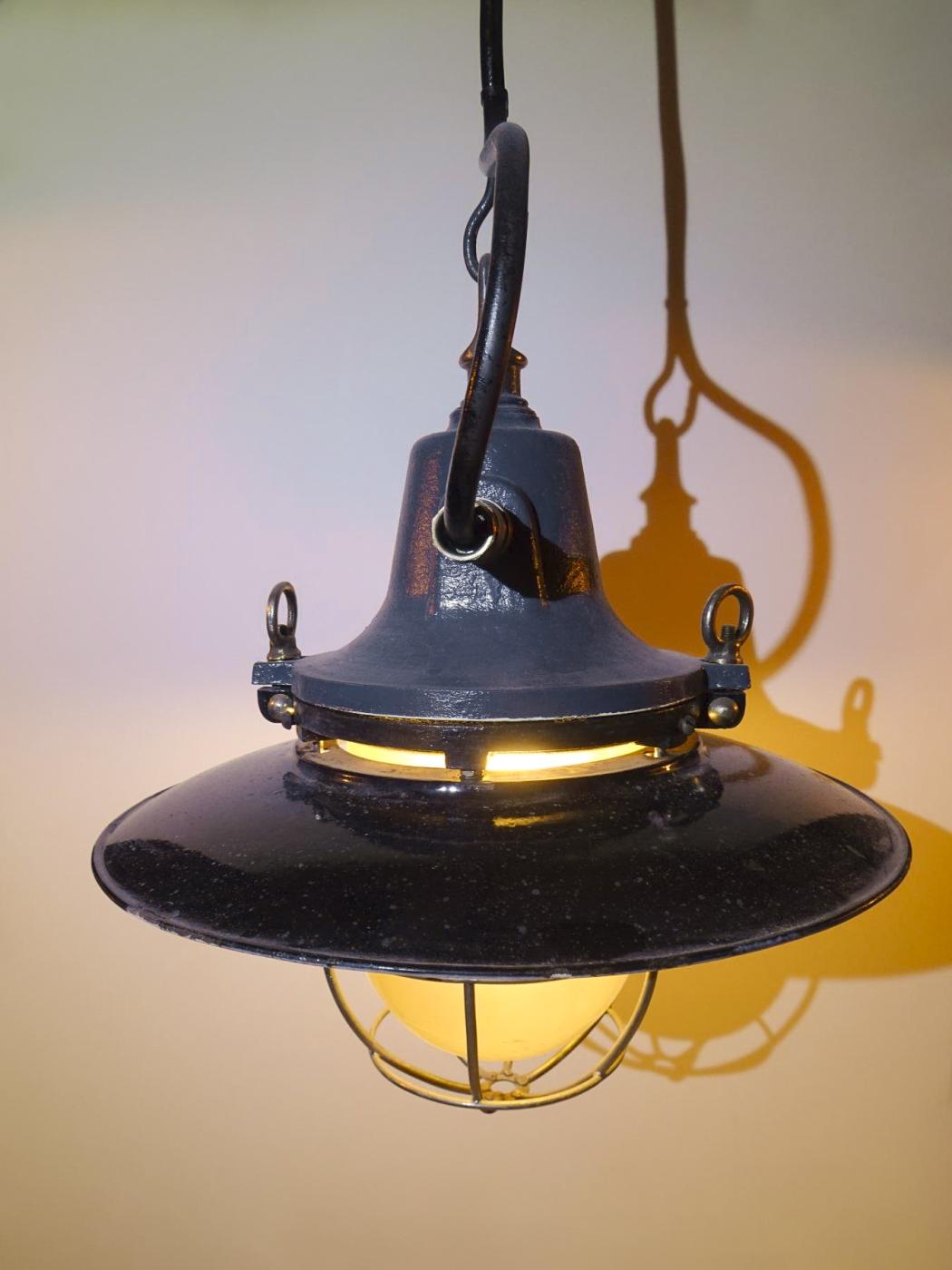 Ligne Maginot - L'éclairage dans la fortification Maginot (éclairage) - Lampe type PC
Renforcée Petit Modèle