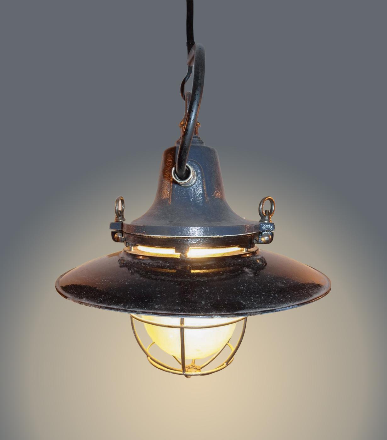 Ligne Maginot - L'éclairage dans la fortification Maginot (éclairage) - Lampe type PC
Renforcée Petit Modèle