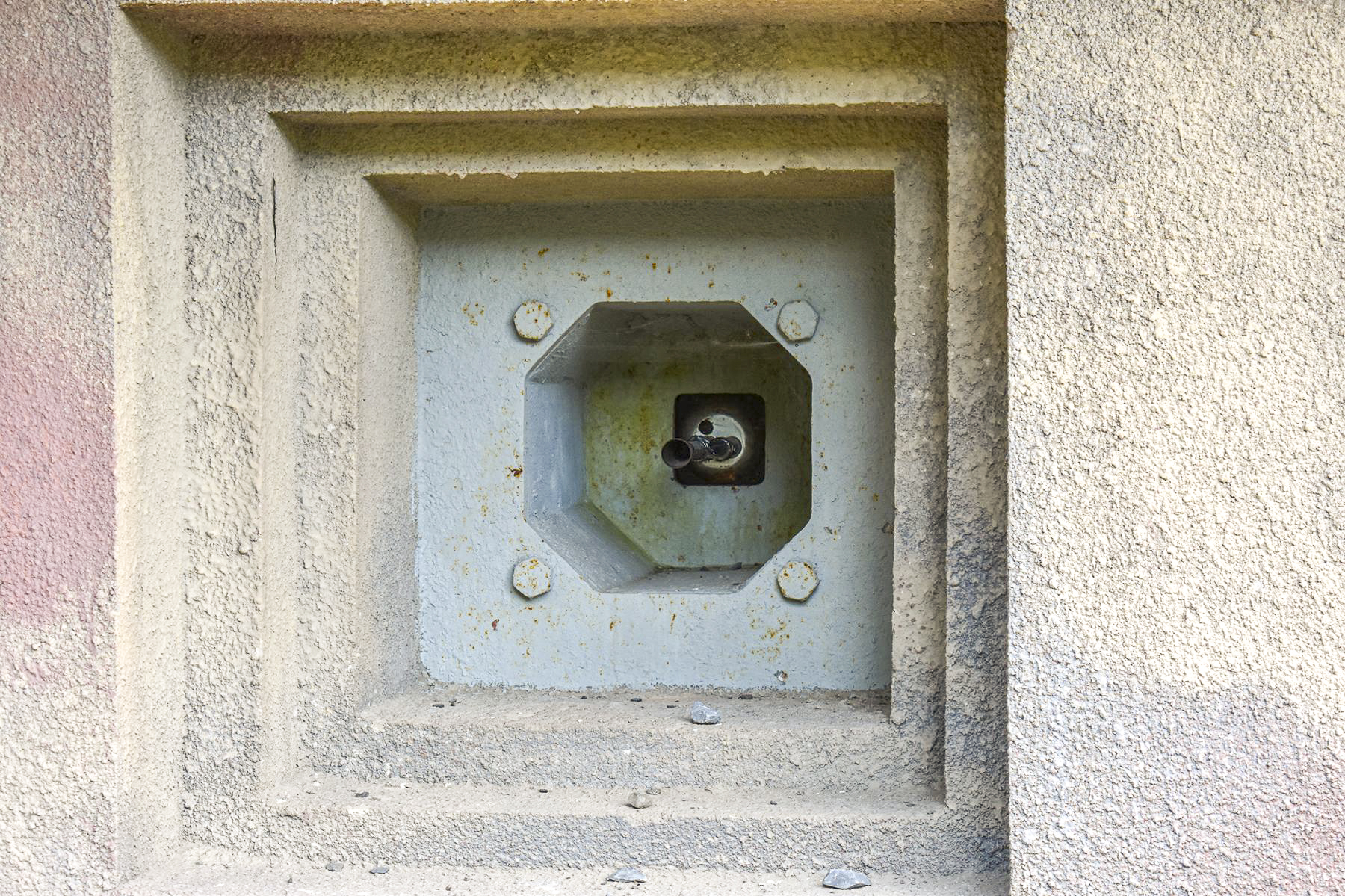 Ligne Maginot - FOUR A CHAUX - FAC - (Ouvrage d'artillerie) - Entrée des hommes
Créneau FM 24/29 - David Palmer