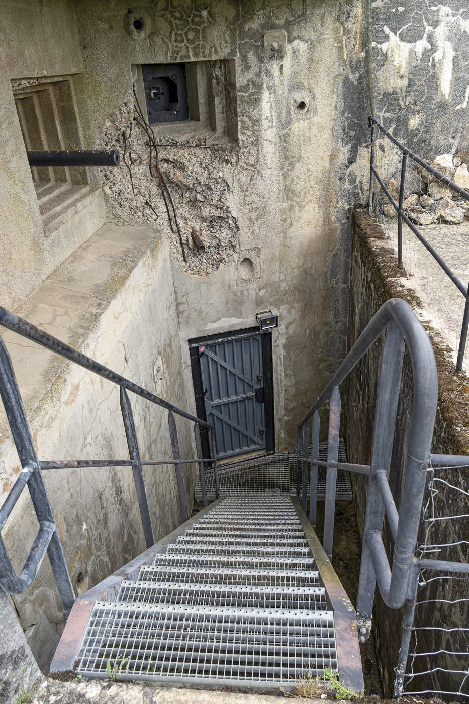 Ligne Maginot - ROHRBACH - FORT CASSO - (Ouvrage d'infanterie) - Bloc 3
Chambre de tir est
Fossé diamant
 - David Palmer