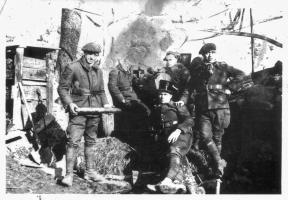 Ligne Maginot - 70° Régiment d'Artillerie Mobile de Forteresse (70° RAMF) - Artilleurs du 2° groupe du 70° RAMF servant une pièce de 75 mm