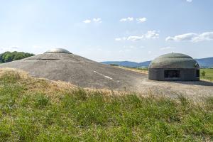 Ligne Maginot - SCHOENENBOURG - (Ouvrage d'artillerie) - Bloc 2
Tourelle de mitrailleuse et cloche GFM