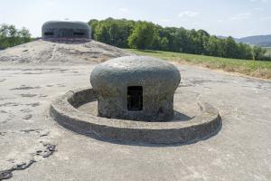 Ligne Maginot - SCHOENENBOURG - (Ouvrage d'artillerie) - Bloc 4
Cloche VDP et prise d'air
