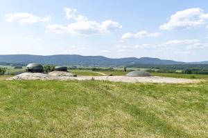 Ligne Maginot - SCHOENENBOURG - (Ouvrage d'artillerie) - Bloc 4
Tourelle de 75 R 32 et cloche GFM, avec une cloche observatoire d'artillerie VDP
