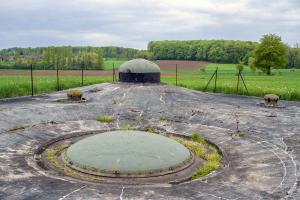 Ligne Maginot - SCHOENENBOURG - (Ouvrage d'artillerie) - Bloc 5
Tourelle de 81 et cloche GFM