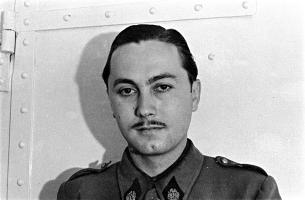 Ligne Maginot - HOCHWALD - (Ouvrage d'artillerie) - Les officiers de l'ouvrage
Le dentiste  More