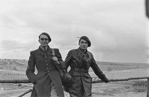 Ligne Maginot - HOCHWALD - (Ouvrage d'artillerie) - Les Lt Piet, chef de l'artillerie du bloc 3, et Weisé, observateur d'artillerie au bloc 1.