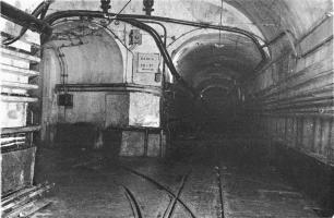 Ligne Maginot - HOCHWALD - (Ouvrage d'artillerie) - L'intersection de la galerie avec l'embranchement vers les blocs 12 et 13
