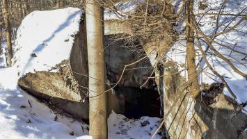 Ligne Maginot - HOCHWALD C2 - (Casemate d'infanterie) - L'entrée à l'extrémité du mur maçonné 