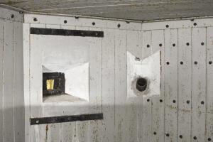 Ligne Maginot - 112 - BETTLACH SUD - (Casemate d'infanterie - Double) - Volet blindé du créneau de tir FM ou fusil et goulotte lance grenades
