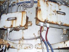 Ligne Maginot - MICHELSBERG - A22 - (Ouvrage d'artillerie) - Bloc 5
Les boites de dérivation de la tourelle.