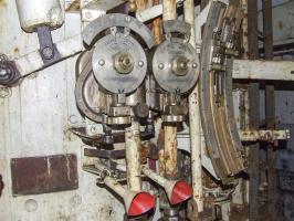 Ligne Maginot - MICHELSBERG - A22 - (Ouvrage d'artillerie) - Bloc 5
Les commandes de réglage en direction et en hauteur.