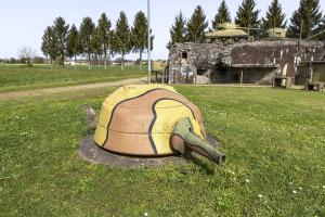 Ligne Maginot - ESCH - (Casemate d'infanterie - Double) - Matériel exposé
Tourelle démontable
