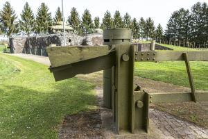 Ligne Maginot - ESCH - (Casemate d'infanterie - Double) - Barrage de route et guérite cylindrique blindée