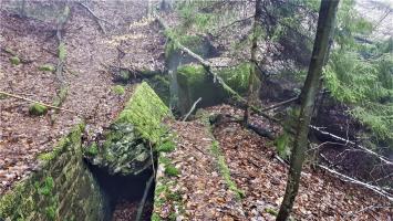 Ligne Maginot - HOCHWALD C7 - (Casemate d'infanterie) - L'entrée de la casemate à l'extrémité de la tranchée maçonnée