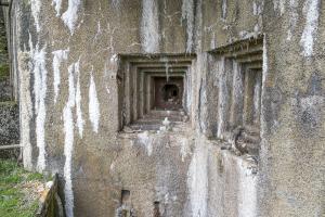 Ligne Maginot - LATIREMONT - A3 - (Ouvrage d'artillerie) - Entrée munitions
Créneaux FM 24/29