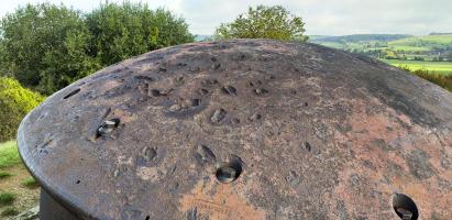 Ligne Maginot - LA FERTE - (Ouvrage d'infanterie) - Bloc 2
Tourelle pour deux AM
Impacts sur la calotte