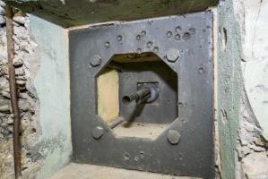 Ligne Maginot - Ouvrage de la Ferté - Bloc 1
FM de défense de l'entrée
Créneau type A pour FM 24/29 avec support RB assurant l'étanchéité de l'ensemble et la protection du tireur