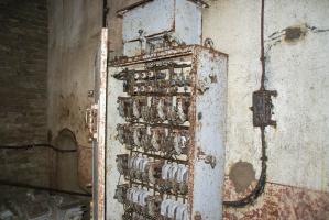 Ligne Maginot - MICHELSBERG - A22 - (Ouvrage d'artillerie) - Bloc 6
Le coffret électrique du monte-charge.