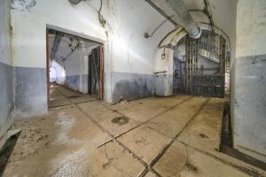 Ligne Maginot - RIMPLAS (RS) - (Ouvrage d'artillerie) - Monte-charges du magasin M1 et galerie du M1