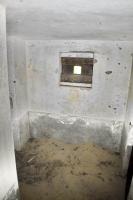 Ligne Maginot - CARREFOUR 121 - (Blockhaus pour arme infanterie) - Créneau FM frontal entre les deux coupoles.