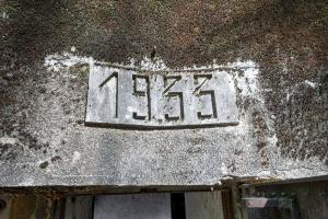 Ligne Maginot - SAEGEMUHLE - (Blockhaus pour arme infanterie) - Cartouche '1933' au-dessus de l'entrée