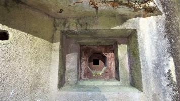 Ligne Maginot - SAEGEMUHLE - (Blockhaus pour arme infanterie) - Détail du créneau FM de la caponnière Est