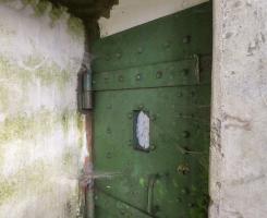 Ligne Maginot - BB7 - (Blockhaus pour canon) - La porte métallique du blockhaus verrouillée.