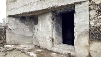 Ligne Maginot - 476E - MINOTERIE - (Blockhaus pour arme infanterie) - L'entrée
Noter les impacts sous le créneau