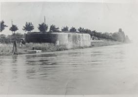 Ligne Maginot - BASSIN AUX PETROLES - (Casemate d'infanterie - Double) - Vue sur la casemate et ses deux cloches