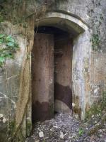 Ligne Maginot - BATTERIE DES PAYSANS - (Cuve pour canon) - Entrée de la soute à munitions n°4