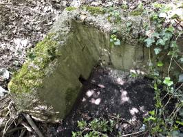 Ligne Maginot - PORT DU RHIN SUD 32BIS - (Blockhaus de type indéterminé) - Le premier créneau visible, curieusement placé en coin