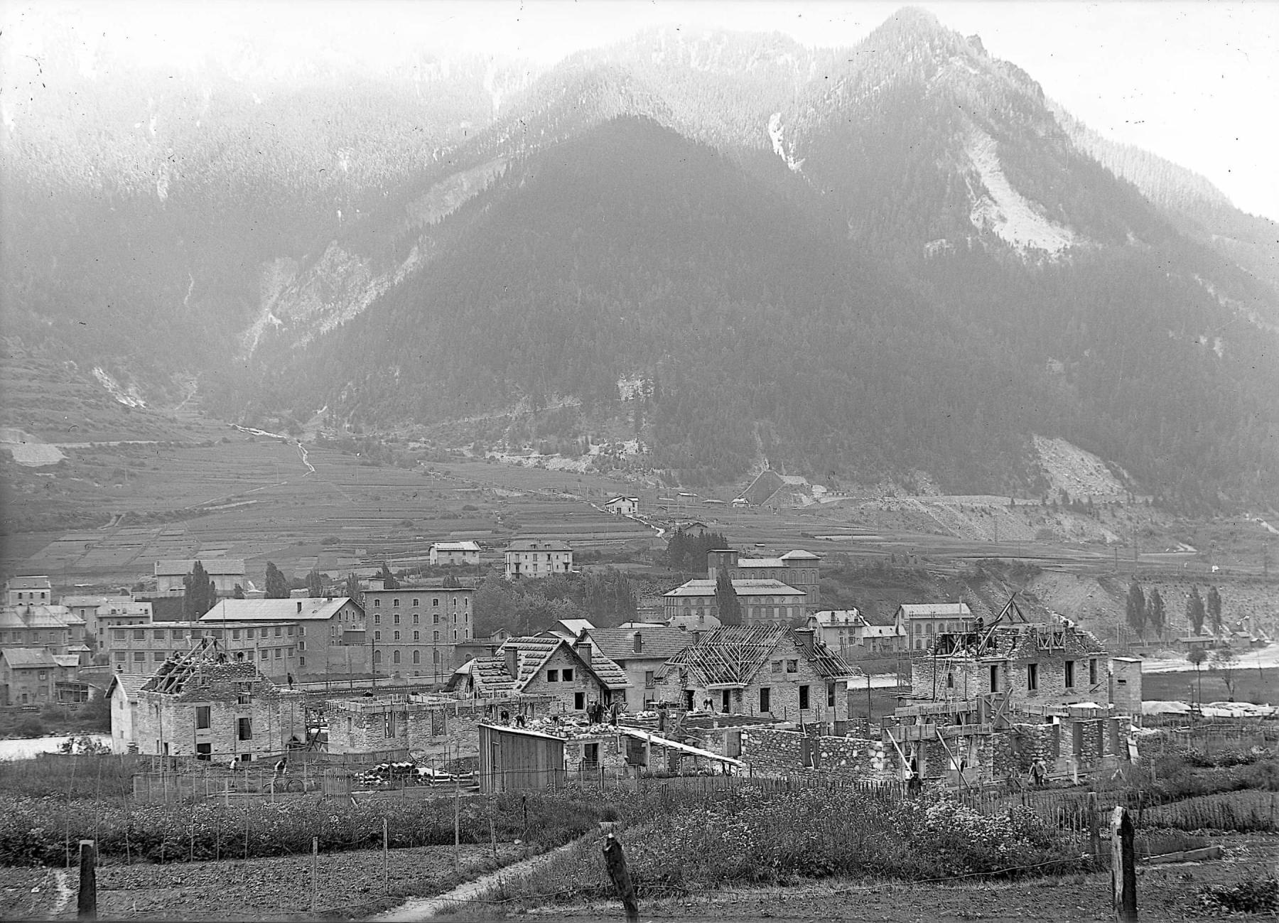Ligne Maginot - CASERNE LOUTRAZ - (Casernement) - Les casernes Loutraz à Modane 
Construction du quartier des officiers après 1936
 - Montaz - Modane