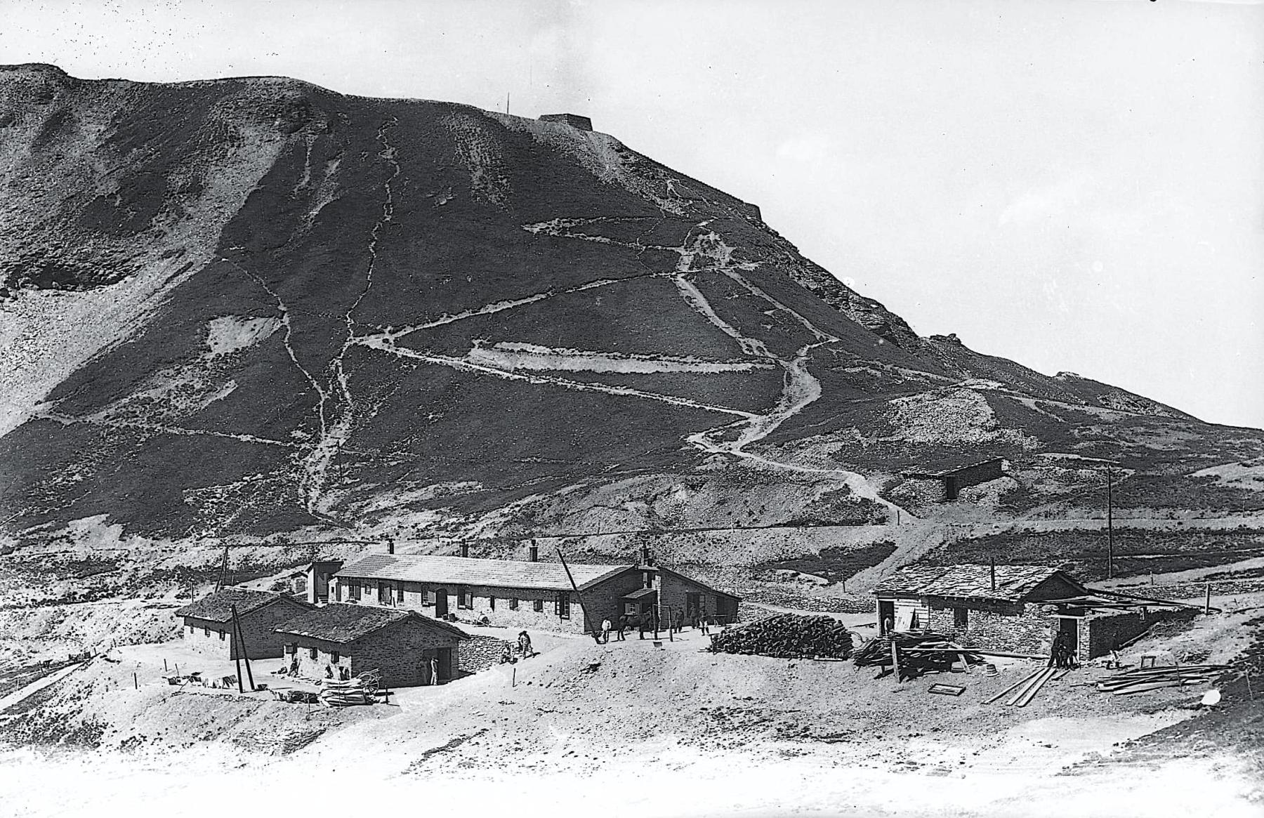 Ligne Maginot - SOLLIERES (BARAQUEMENTS DE) - (Casernement) - Les baraquements de Sollières au col de Mont-Froid
Photo prise avant 1914
 - Montaz - Modane