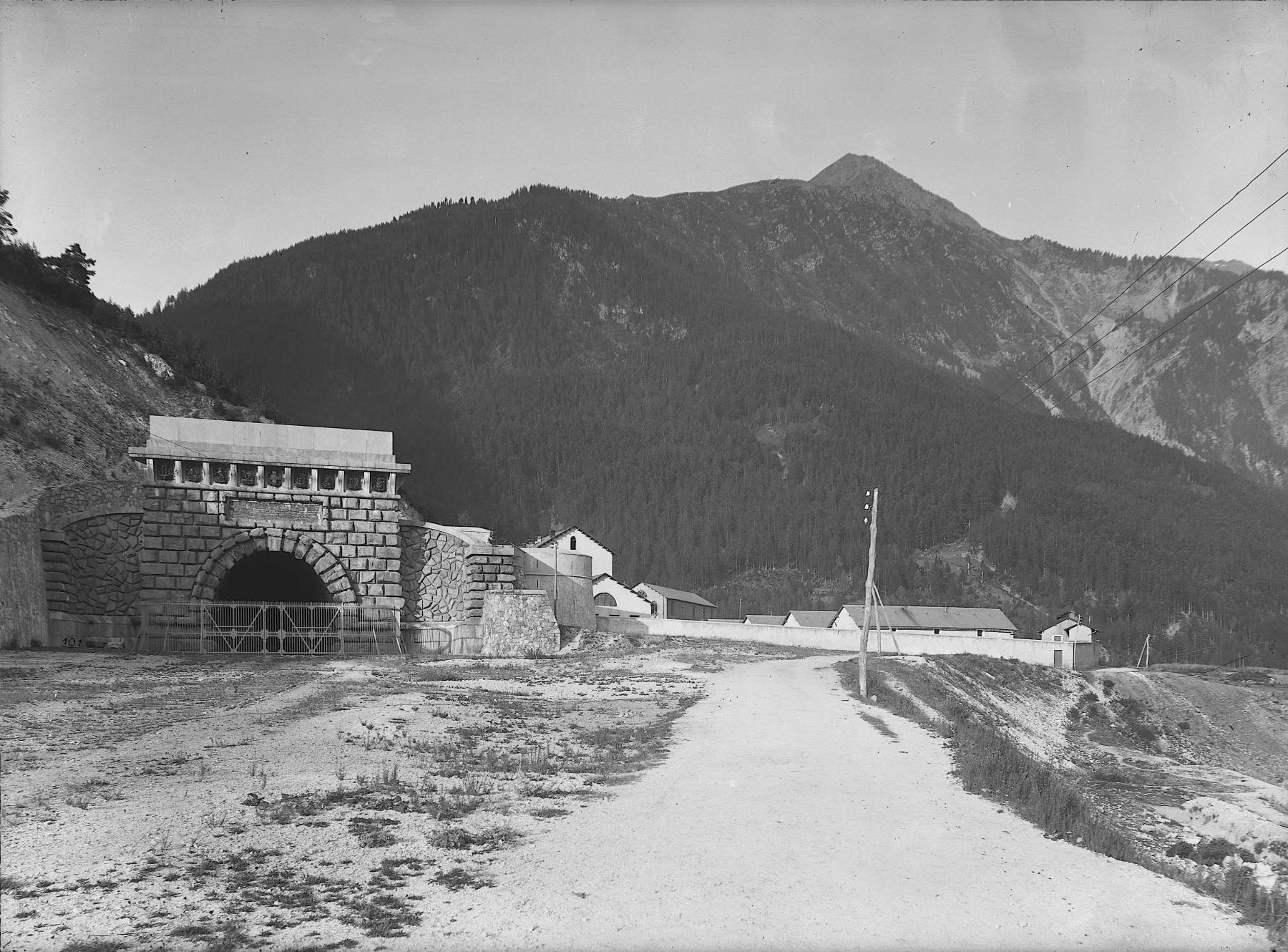Ligne Maginot - GALERIE RECTILIGNE DU TUNNEL DU FREJUS - (Blockhaus pour arme infanterie) - L'entrée du tunnel du Frejus - Montaz - Modane